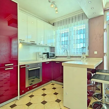 Viki, Sani, Evan, Teo, Goran Apartment